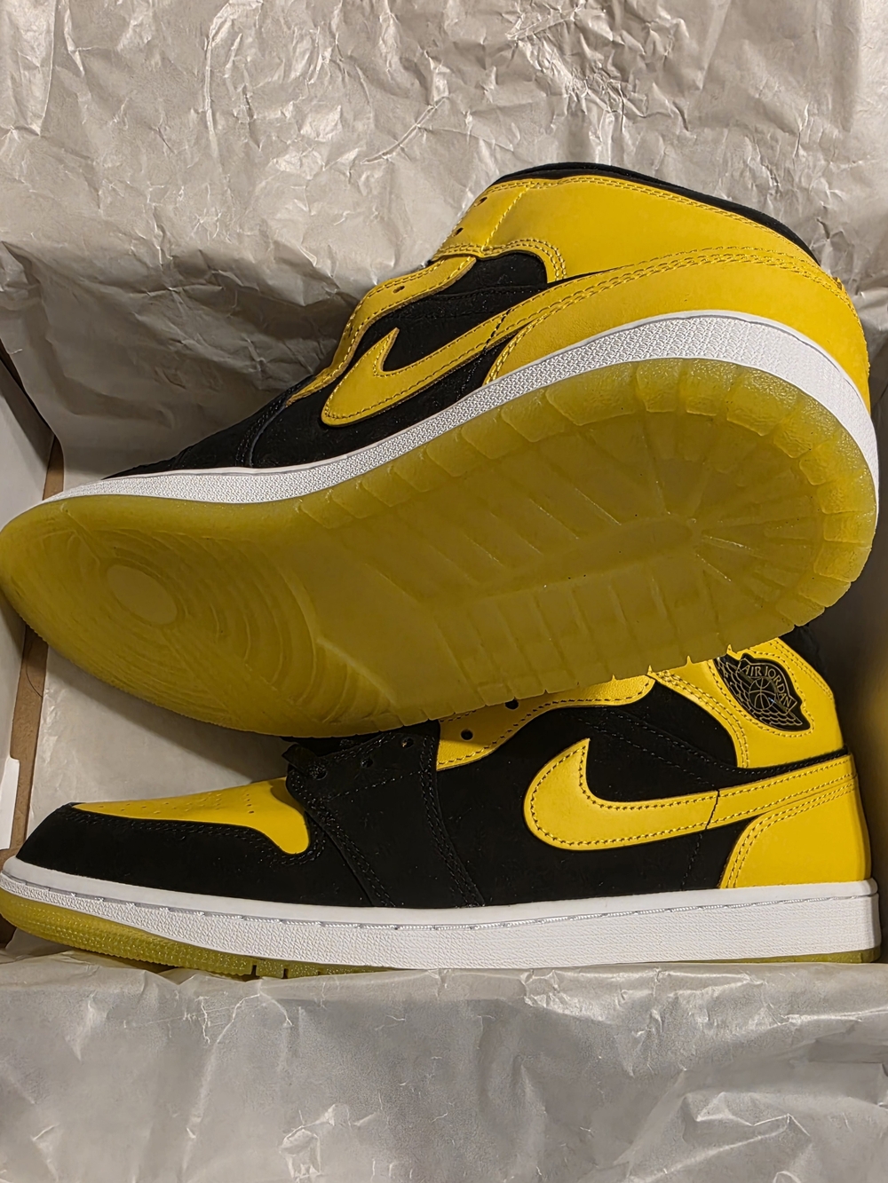 Air Jordan 1 Mid SE Black/Varsity Maize Men’s Sneakers - Picture 5 of 5